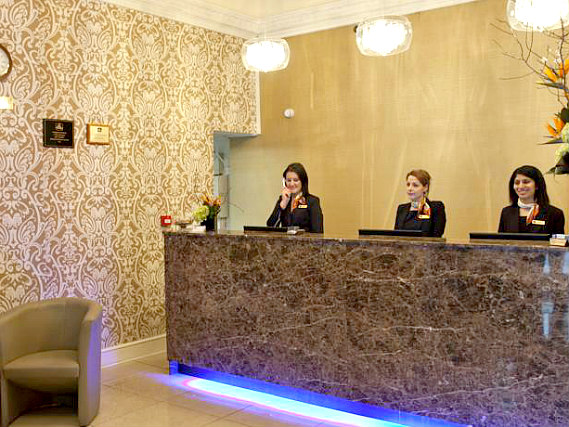 There is a 24-hour reception at Best Western Paddington Court Suites