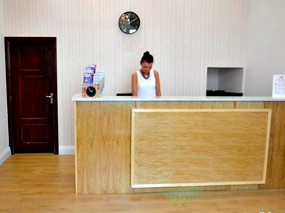 The front desk at Hyde Park Suites