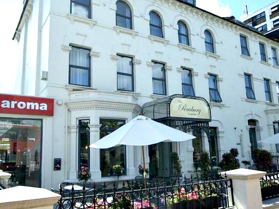 You'll be close to Emirates Stadium when you stay at New Pembury Hotel