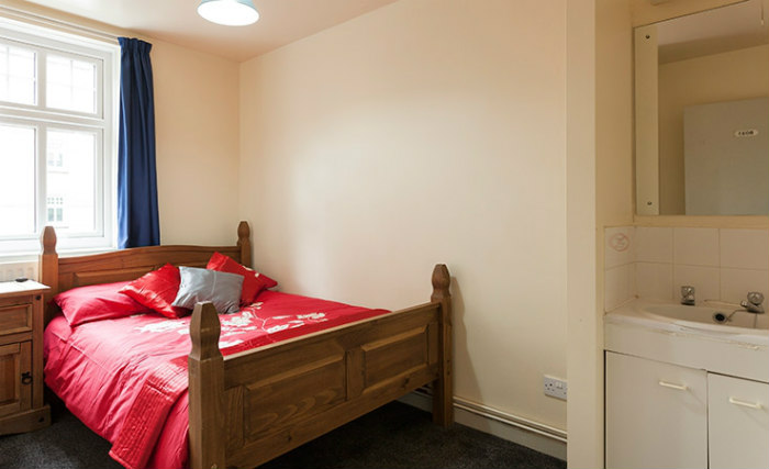An example of a room at Alexander Fleming House