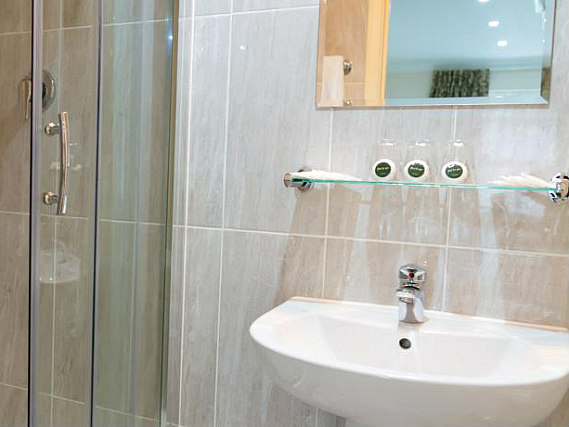 A typical bathroom at Bayswater Inn