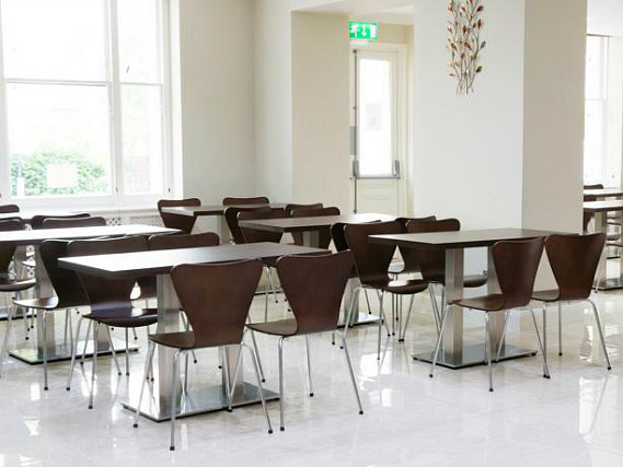 Enjoy breakfast at Bayswater Inn