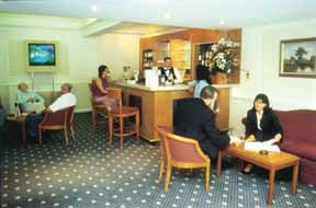 The lobby at Quality Hotel Hampstead