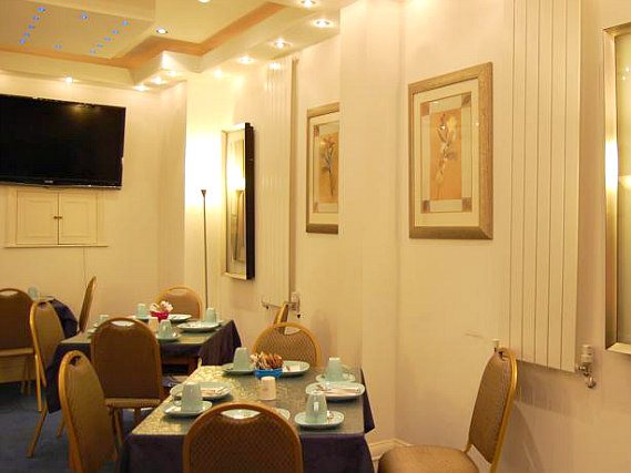 Anchor House Hotel has breakfast facilities