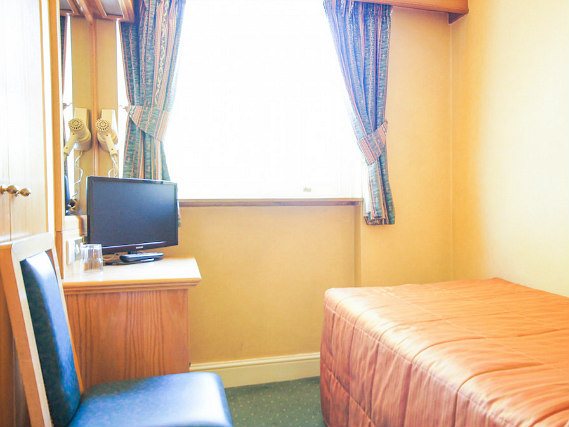 Relax in your room at Nayland Hotel London