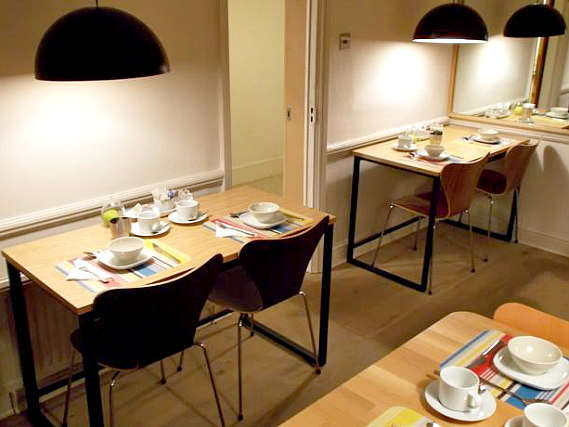 Griffin House Hotel offers a place to eat