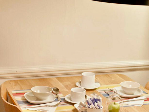 Enjoy breakfast at Griffin House Hotel