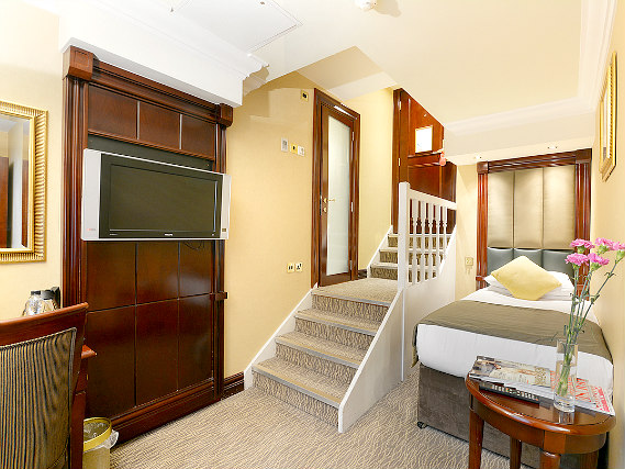 One of the singles at Shaftesbury Premier London Paddington Hotel