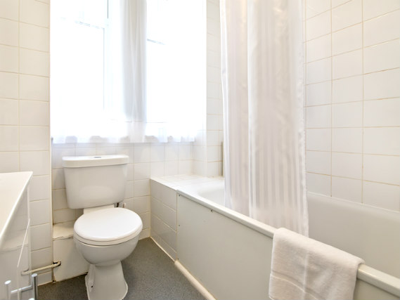 A bathroom at Astor Court Hotel