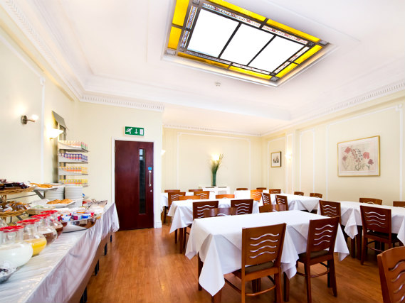 Astor Court Hotel offers a place to eat