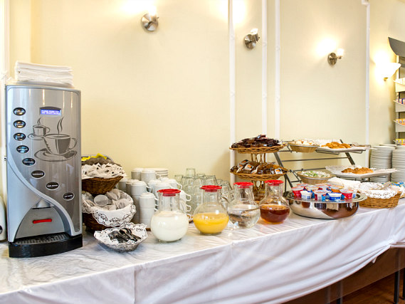 Enjoy breakfast at Astor Court Hotel