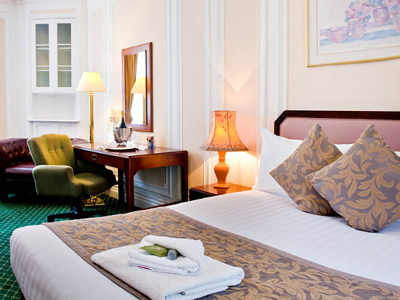 Astor Court Hotel offers WiFi