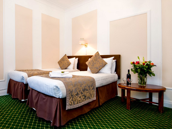 Astor Court Hotel has twin rooms
