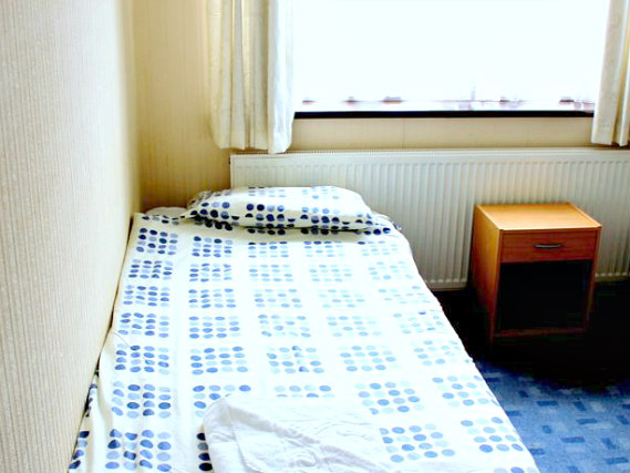 Single rooms at Heathrow Lodge provide privacy