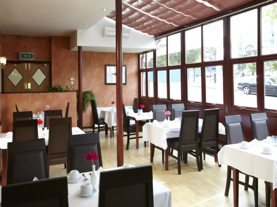Enjoy breakfast at Best Western Cumberland Hotel
