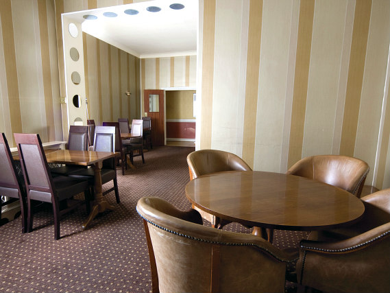 Best Western Cumberland Hotel has breakfast facilities