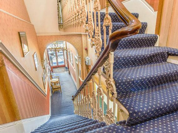 The hallway at London Town Hotel