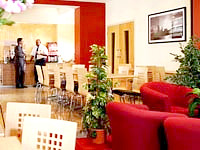 Breakfast room at Comfort Inn Buckingham Palace