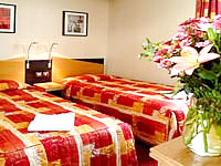Twin room at Comfort Inn Buckingham Palace