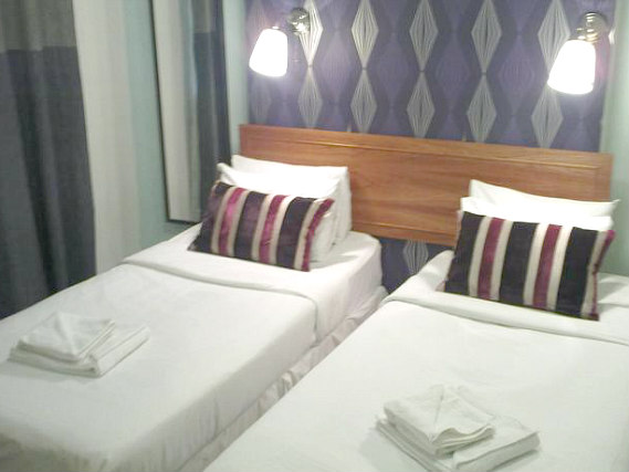 So Paddington Hotel has twin rooms
