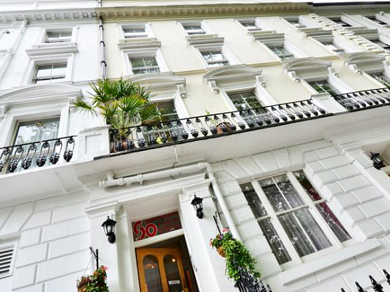 You'll be close to Paddington Train Station when you stay at So Paddington Hotel