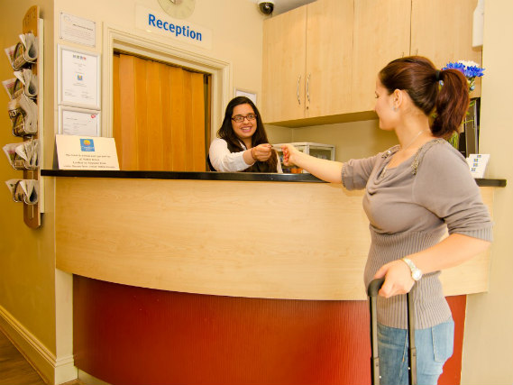 There is a 24-hour reception at Comfort Inn Edgware Road