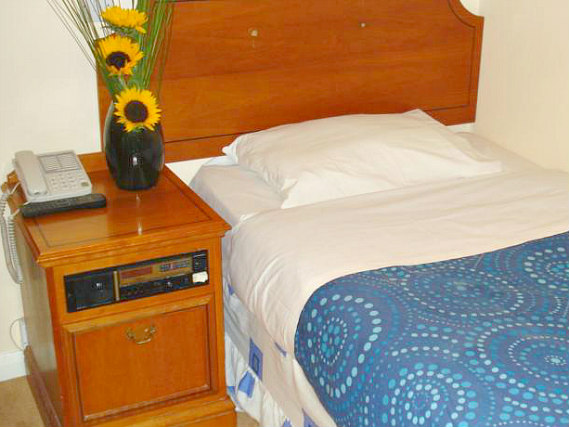 Single rooms at The Elstree Inn provide privacy