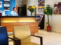 A friendly welcome at Comfort Inn Victoria