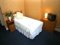 A cosy single Room at Croydon Court Hotel
