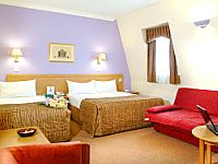 Another classic looking Triple room at Days Inn Westminster